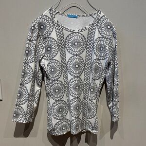 J McLaughlin classic black and white top size medium